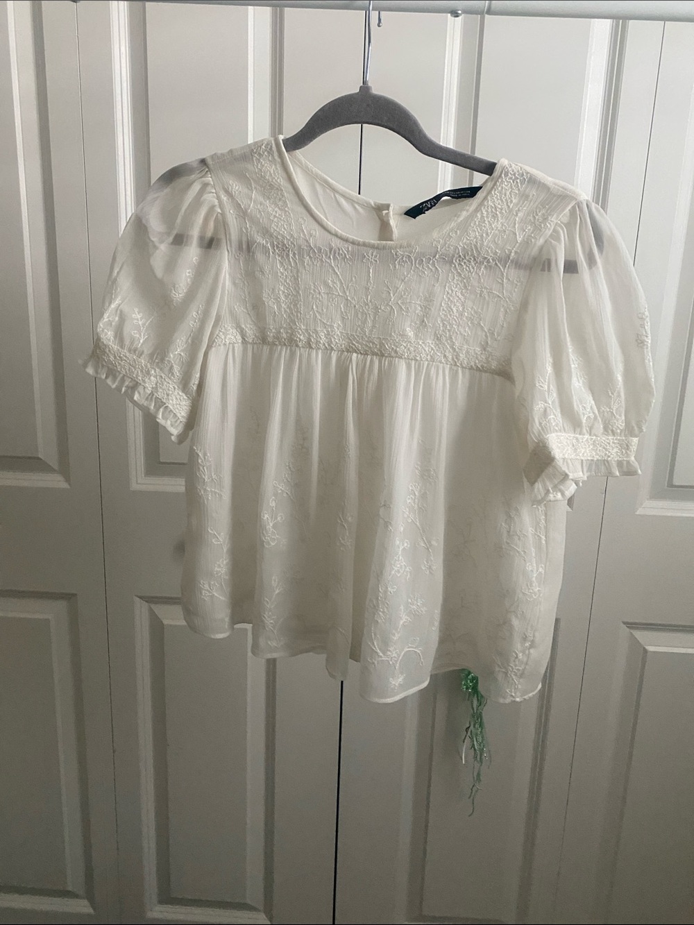 Zara White / Cream Embroidered Puff-Sleeve Women’s Top